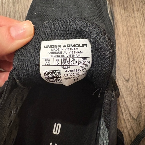 🆕 Under Armour Black and White Women’s Shoes. Size 7.5 - Picture 7 of 7